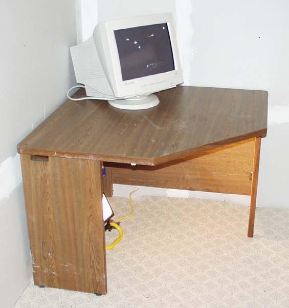Figure 4-12 - Desk and Monitor 0.6 m 1.04 m 0.64 m 0.