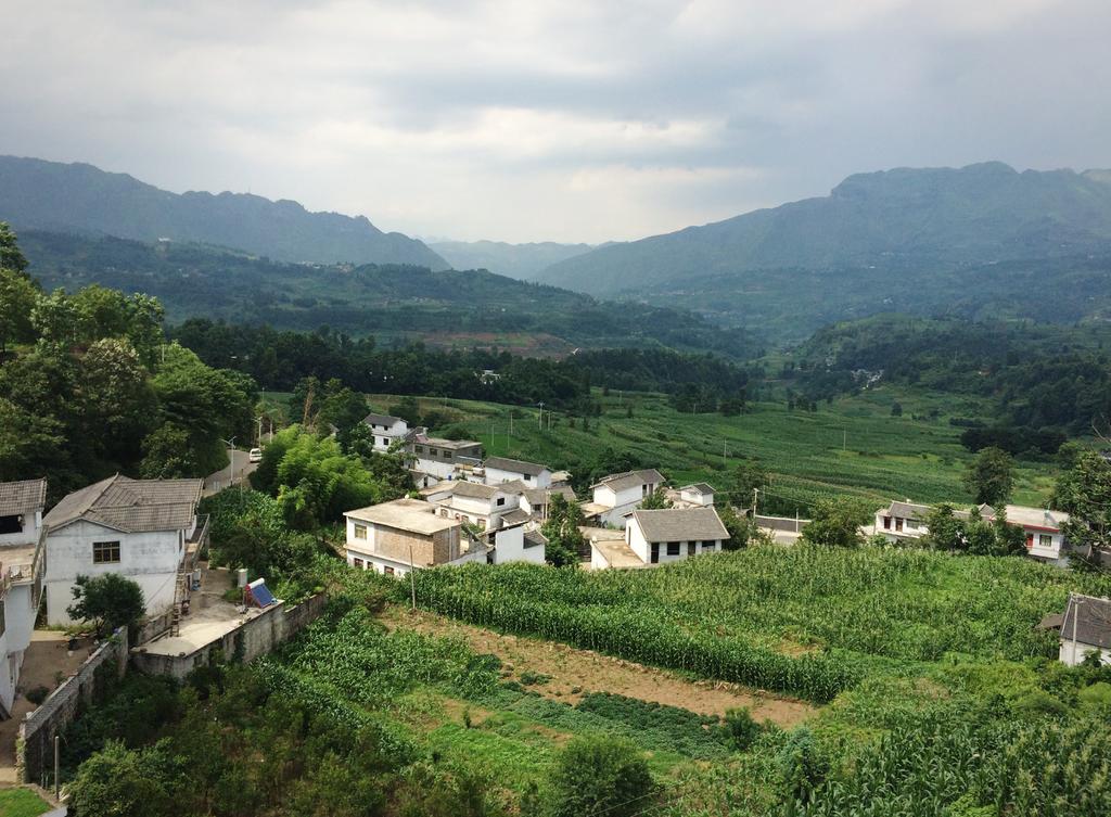 The Site LiangMen School is located in the area of Pu An City in Guizhou province. This is home to many Chinese minorities and one of them is the Buyi (or Bouyei).