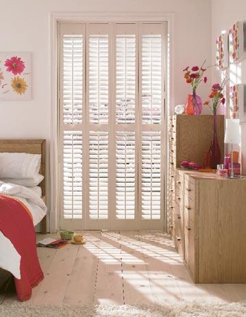 Pros Extremely versatile, giving excellent privacy and light control. Cons Not suitable for all windows as they can look too busy.