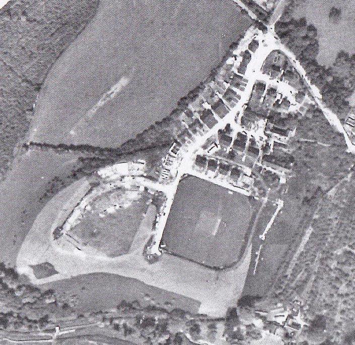 early 1960s clearly show Davington Court immediately adjacent to the Stephens Close houses (Fig 2). Fig 1: Aerial photographs of the Davington Plateau in 19462 and 19623.