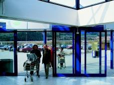 Thermozone 00 air-curtains are specifically designed to protect and heat the exposed entrances of shopping malls and