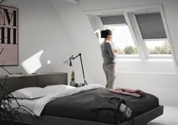 Insulation at the touch of a button Choose solar or electric operation for remote control, ideal for out-of-reach areas.