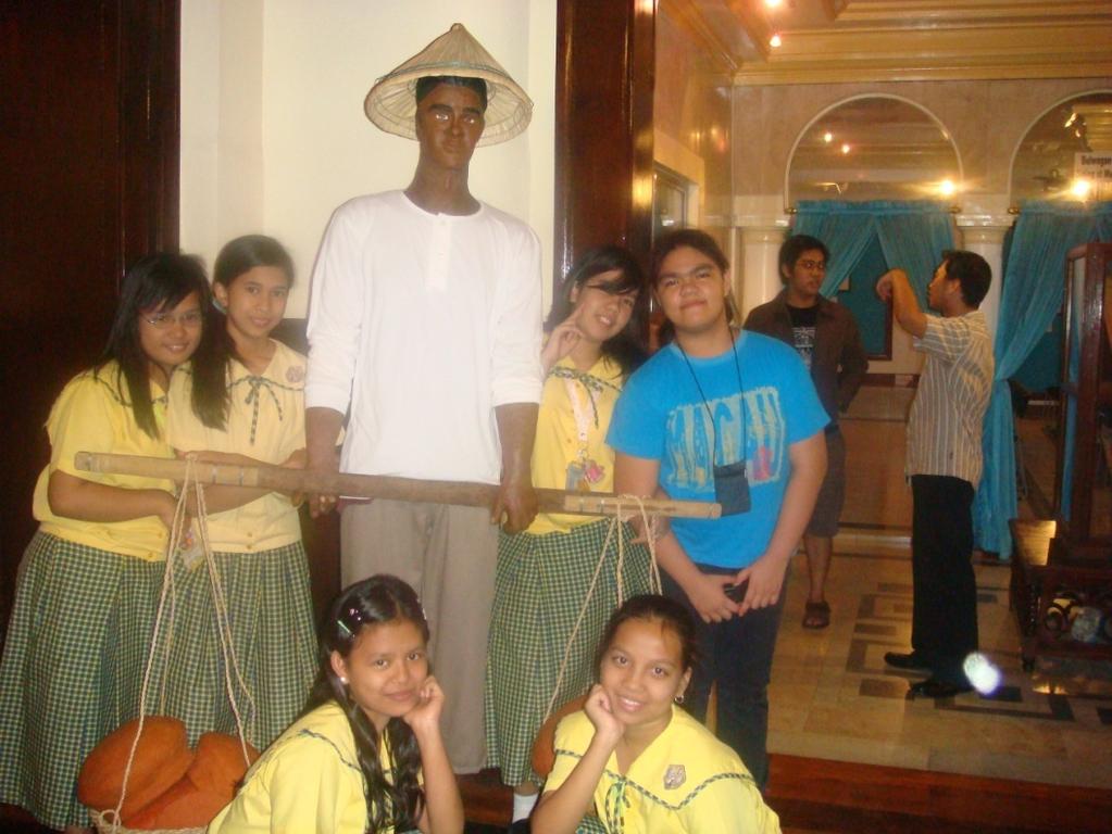 Students visiting the exhibit Pasig Elementary School Rizal High School Sagad High