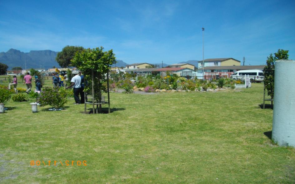 COMMUNITY GARDENS DEFINED A parcel of public open space operated by the community (with the assistance of the municipality), where the site is used for: Horticultural enjoyment by its members