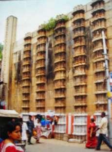 The terrace of this monument has been redundant open space for several years The unclaimed space between the Rayagopuram and Vasantha Mandapam today houses two massive transformers of the TNEB, a