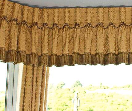 Hard Pelmets Hard pelmets can be made in any shape or size required, limited only by your own imagination. Ropes fringes can be added to enhance the look as well as padding to soften the effect.