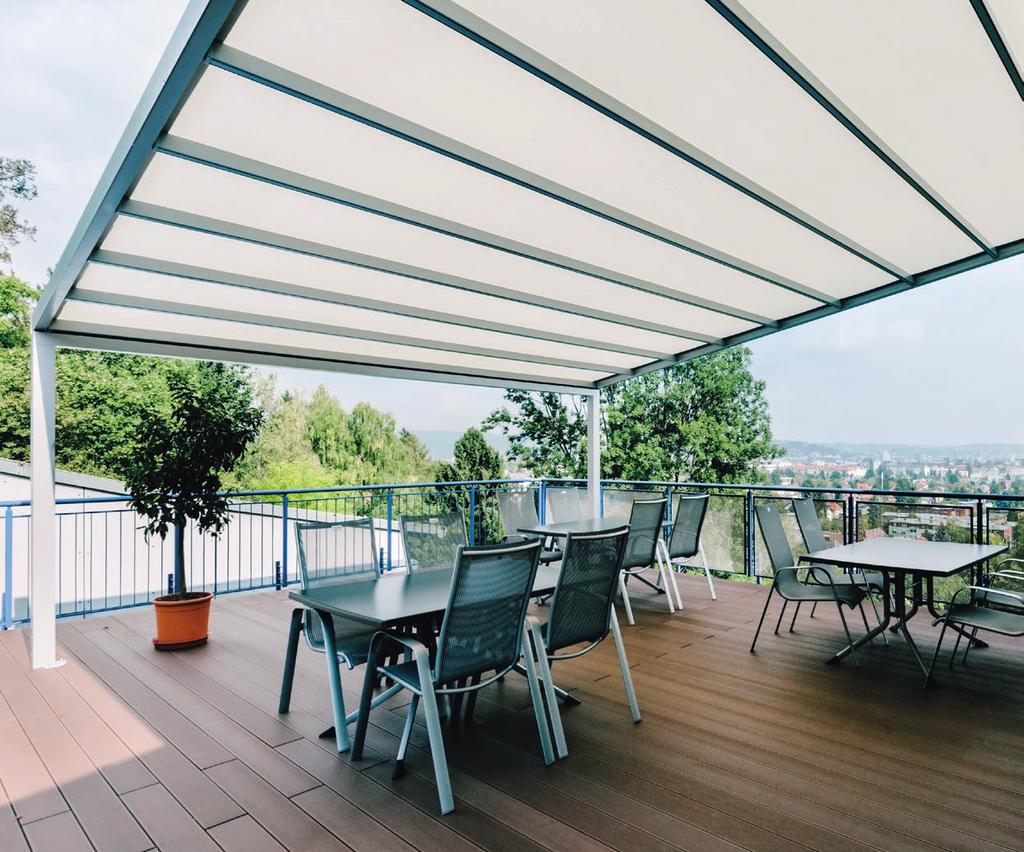 SINTESI THE INNOVATIVE PERGOLA Discreet, sturdy and a maximum of elegance. The pergola SINTESI is an innovative model with precise and reliable guiding of the cover.