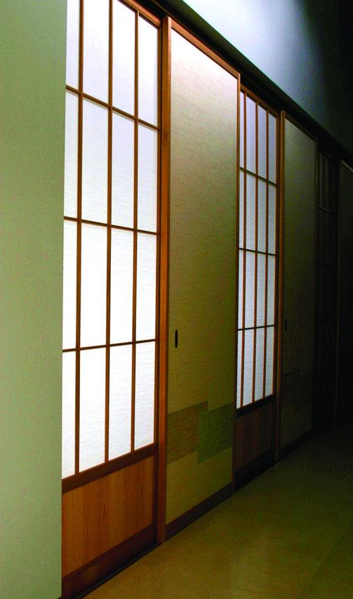 Timeless and simple, the ancient tradition of shoji screens is comfortably at home in this contemporary setting.
