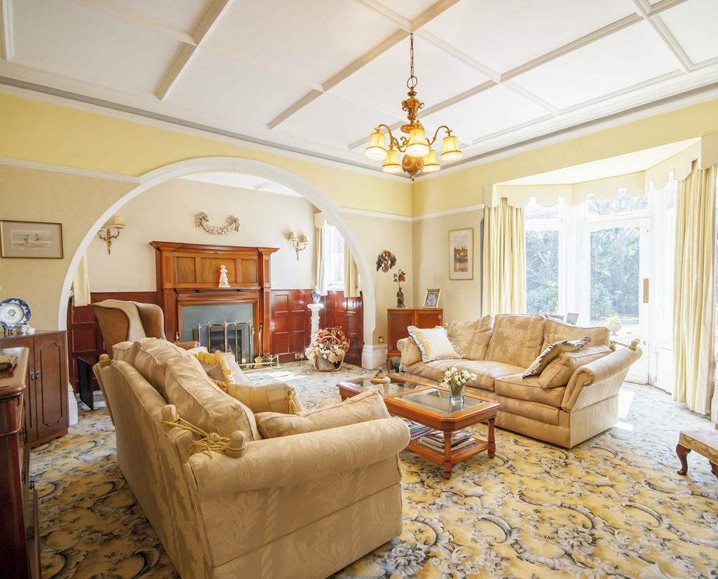 THIS IS AN IMPRESSIVE AND SUBSTANTIAL EDWARDIAN DETACHED RESIDENCE OFFERING FIVE DOUBLE BEDROOM ACCOMMODATION AND ALSO INCLUDES AN INDOOR SWIMMING POOL.