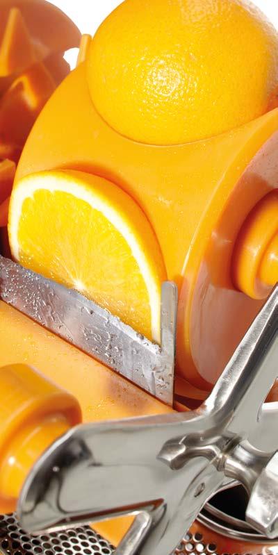By cutting the fruit precisely, the SCS system avoids tearing the peel and thereby contaminating the juice