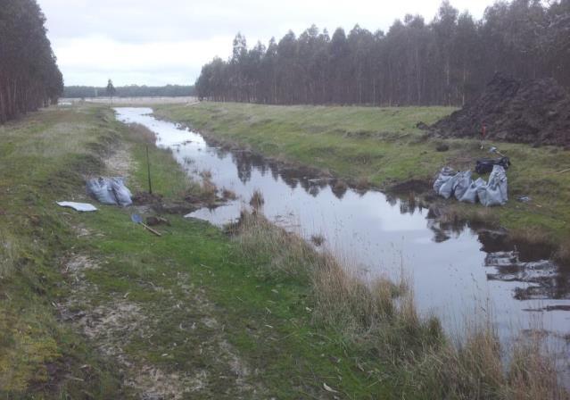 Thanks to Macquarie Plantations giving their support to the trial concept, the installation of the Walker Swamp trial structure was completed by NGT with community volunteer help