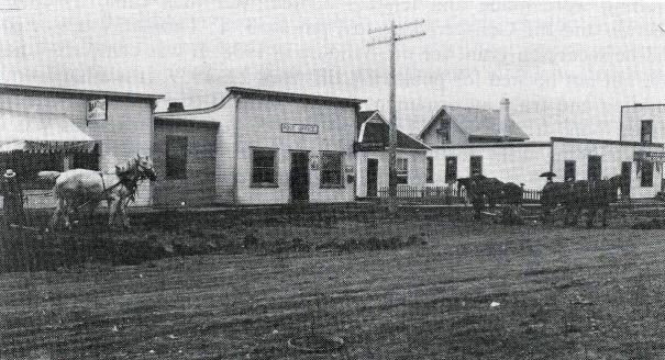 Left: Tergesen Store, the oldest family-run commercial venture in Manitoba, and a major heritage attraction.