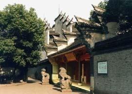 It is used to be the private library of assistant minister of the Ministry of War in feudal China, Fan Qin. And it has a history more than 430 years.