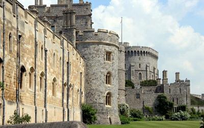 Upon arrival, we will take you to Windsor Castle, a medieval castle and royal residence in the English county of Berkshire.