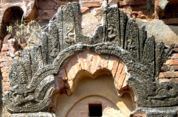 Lateral porch of vestibule, south face