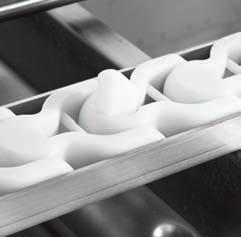 Our chain conveyor system optimises detergent application, as the system dynamically places the detergent straight onto the washware and prevents blind spots, ensuring the best possible  INCLINATION