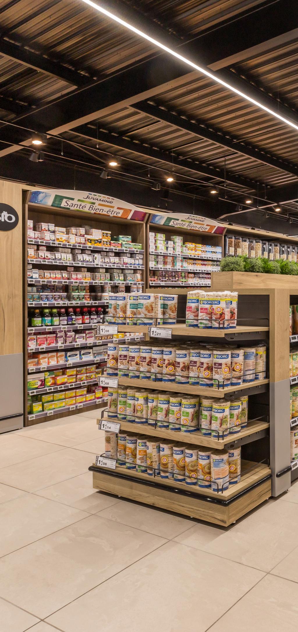 ORGANIC PRODUCTS, A DEDICATED SPACE The shelving units have wood and plant-based finishes to stress the natural and give the standard steel fittings an