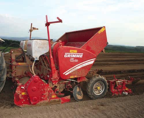 GL 0 in combination with the Grimme Rota Tiller GR 00 in rear attachment.