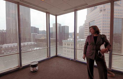 Pittsburgh law firms break with past by moving into bright, efficient spaces Sunday, July 05, 2009 By Joyce Gannon, Pittsburgh Post Gazette Bill Wade/Post Gazette Patricia A.
