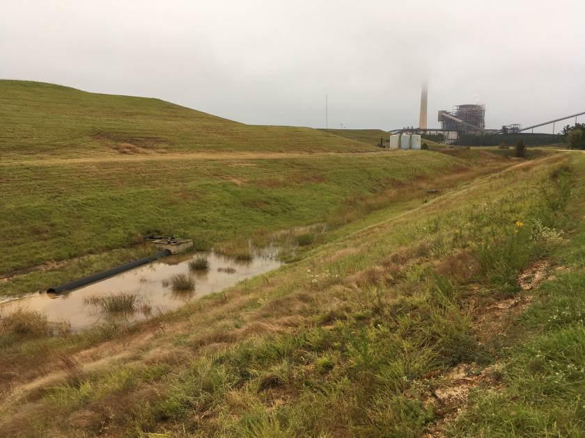 November 7, 2018 Pirkey Power Plant Landfill Inspection Page 8 Photo #