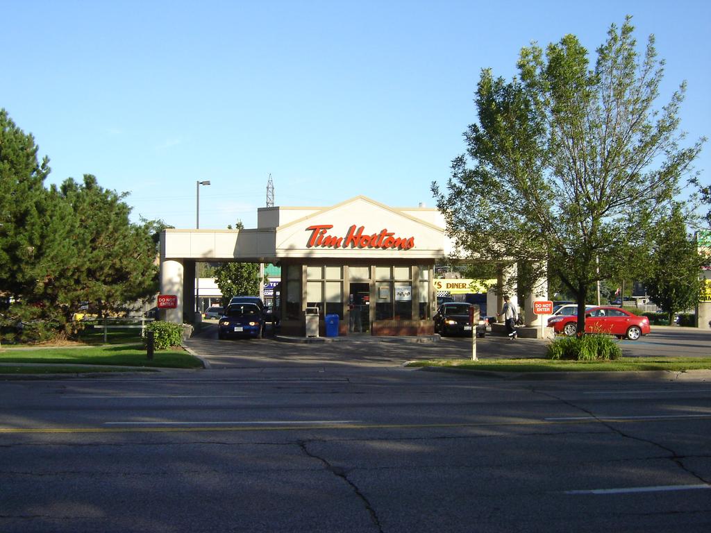 888881 Double/Multiple Drive-through Facilities Landscape Design A site with multiple drive-through order stations or windows poses a particular challenge in site planning.