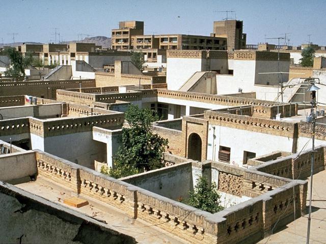 Figure 1: new city of Shoushtar-e-No, the adaptation of housing concept and the body structural climatic perspective 4- The Man and House Today s houses not only preserve the man from cold and warm
