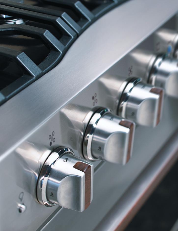 Optional handle and knob accents allow you to create a custom look for your Viking D3 kitchen.