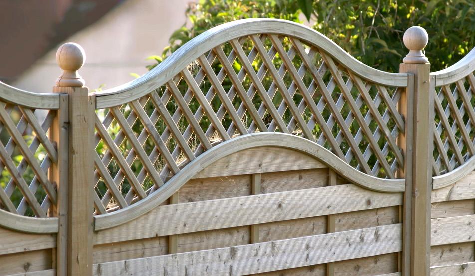 makes the structure unstable. Curved This strong fence is made by attaching panels across a wooden frame in a diagonal direction.