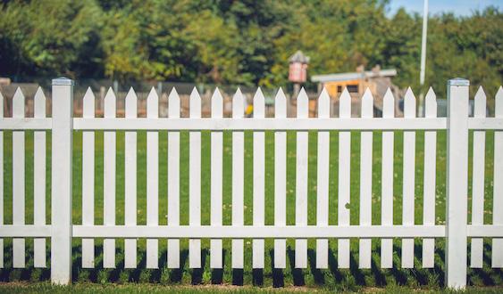 INTERNAL FENCING Putting up fences within the confines of your garden is a great way to create interest by splitting your plot into different areas.