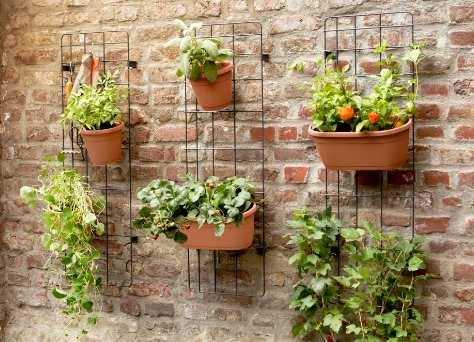 City wall garden rack set Variable mounting options for City flower pots in sizes 20 x 16 cm / 7.87 x 6.3 in.
