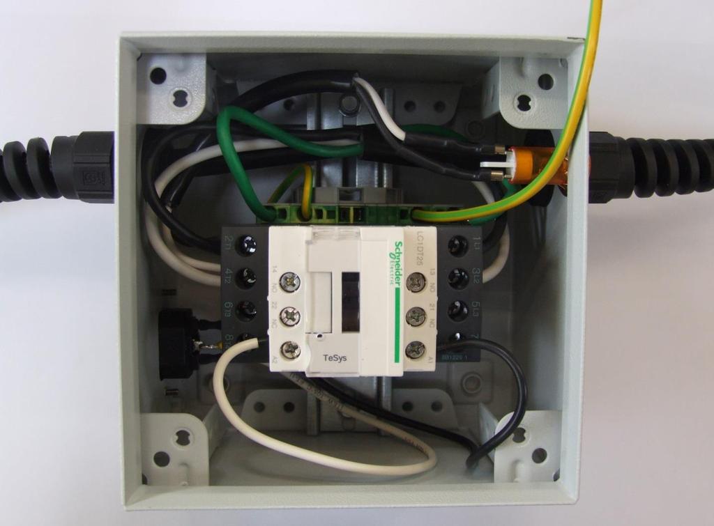Powerbox for Laborota 20 or powerbox for chiller (only goes for Korea): Ensure that a suitable series fuse is connected in the in-house system. There is no integrated fuse in the powerbox.