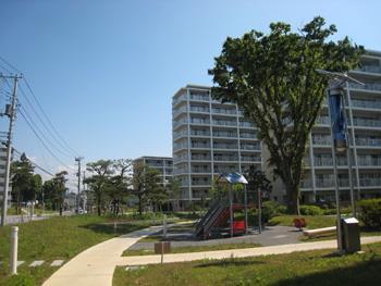Redevelopment should accommodate current residents and include additional affordable housing. Figure 3.7.2-5 Image of Redevelopment of Kim Lien Apartment Area High and mid-rise apartment complex C.V.
