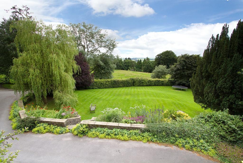 Welcome to MEARBECK HOUSE 725,000 Long Preston, Yorkshire Dales National Park, BD23 4QP Handsome Mearbeck House, situated in an elevated position with far reaching panoramic views across open