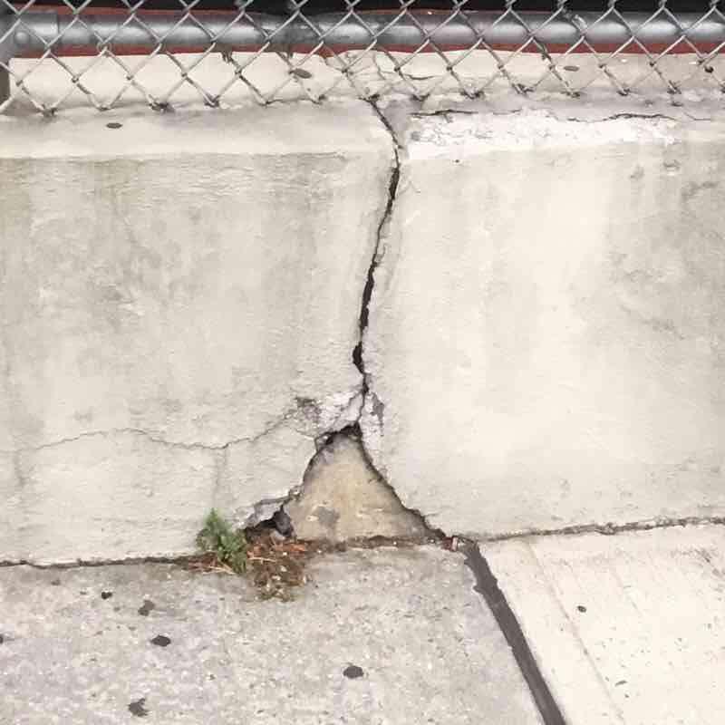 Location/Instance Quantity 260 4 - Between Fair and Poor CAST IN PLACE CONCRETE: CRACKS/SPALLING - MAJOR Along Bronxwood Avenue, Along Astor