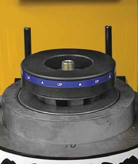 Note: If you are going to crimp 90 degree fi ttings we recommend to use the notched pressure plate. Step 7: Slide the Pusher onto the pusher retaining ring on the hydraulic cylinder.