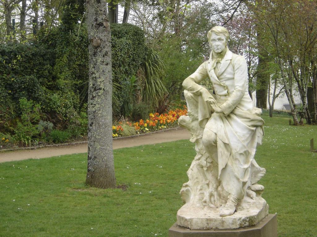 Statue of Auguste