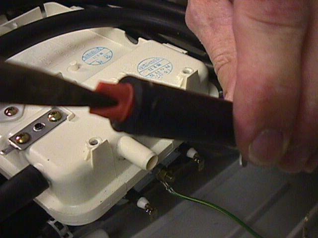 Be particularly careful when removing and replacing the water input hose to the steam generator.
