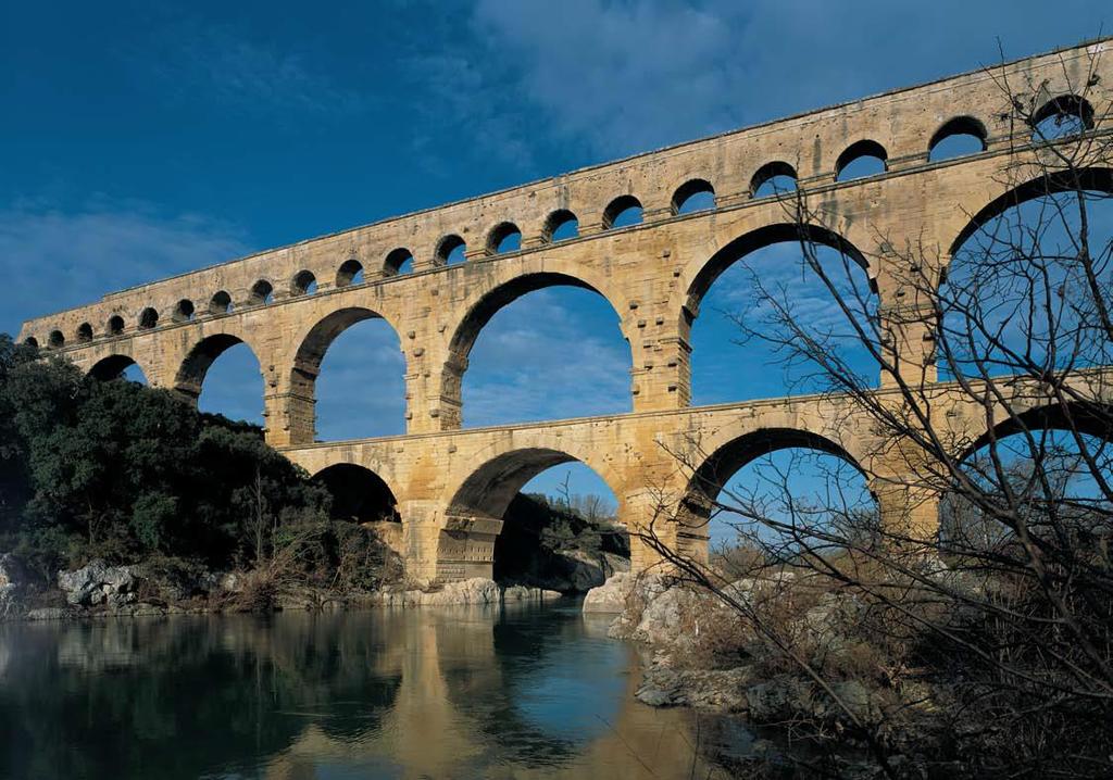 Pont du Gard, Nîmes, France, c. 20 10 B.C.E.