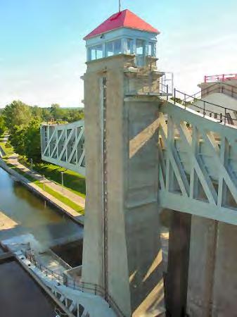 Learning from our neighbour: The Trent-Severn Waterway 386 km waterway with 44 locks, two lift-locks (one is the world s largest) and a marine railway