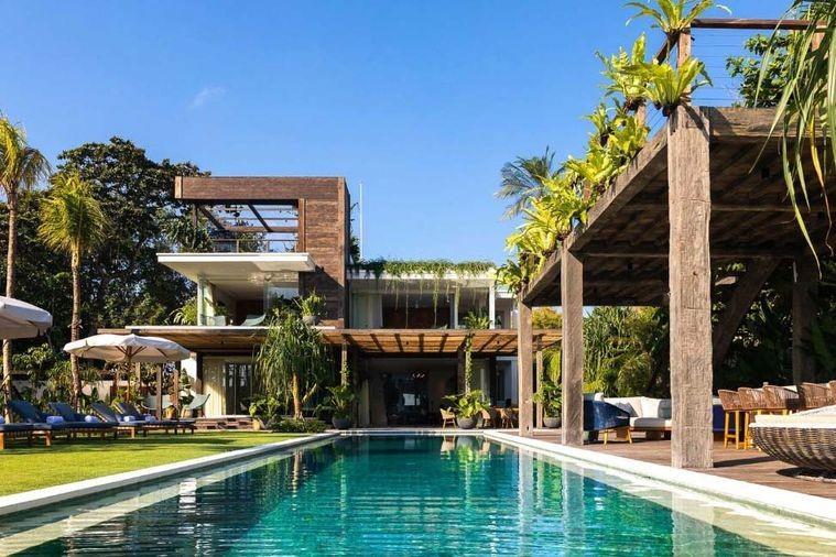 WHY THIS NEW BALI BEACH HOUSE IS A DESIGN LOVER S UTOPIA Published September 10 th, 2018 By Melissa Hoyer It's Seminyak's only beachfront villa and has been designed with sustainability in mind.