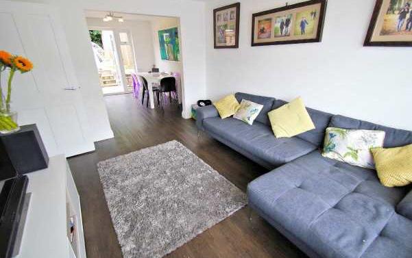 5 miles St Albans 15 miles M25 circa 15 miles A1(M) Junction 6-3 miles Kings Cross 30/35 minutes by rail The accommodation is arranged as follows: UPVC front door to: Entrance hall A lovely welcoming