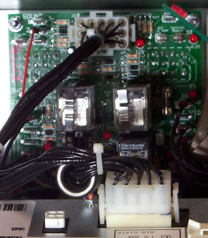 CHAPTER 6: OPERATOR TROUBLESHOOTING 6.6 Replacing the Controller or Controller Wiring Harness 1. Disconnect the fryer from the electrical supply. 2.