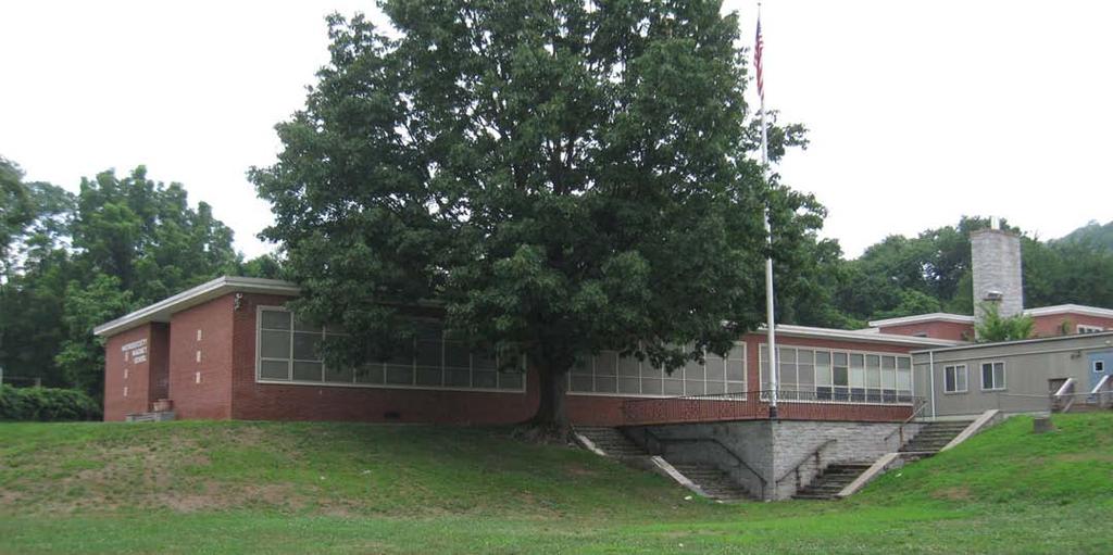 The neighborhood school and a community center adjacent to it were connected by several walking paths to cul-de-sacs and playgrounds.