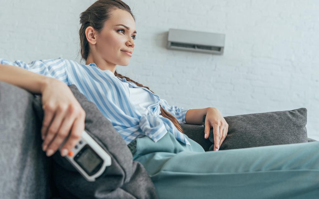 Room Air Conditioners and Air Purifiers Compared to conventional models, ENERGY STAR certified room air conditioners: Use about 10 percent less energy on average Save you about $70 per year Have