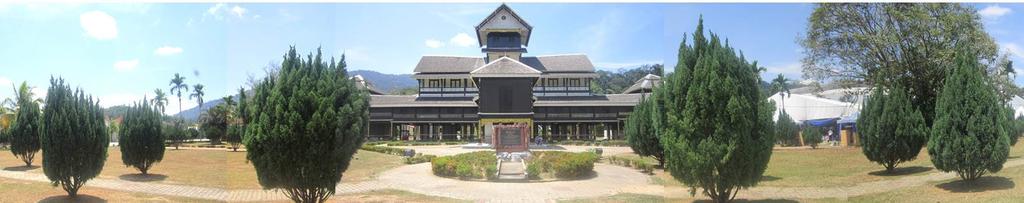 Sustainable Mid-Rise Vernacular Palace Architecture Traditional Malay Vernacular Architecture Traditional Malay Vernacular architecture relates to the surrounding areas of the buildings as