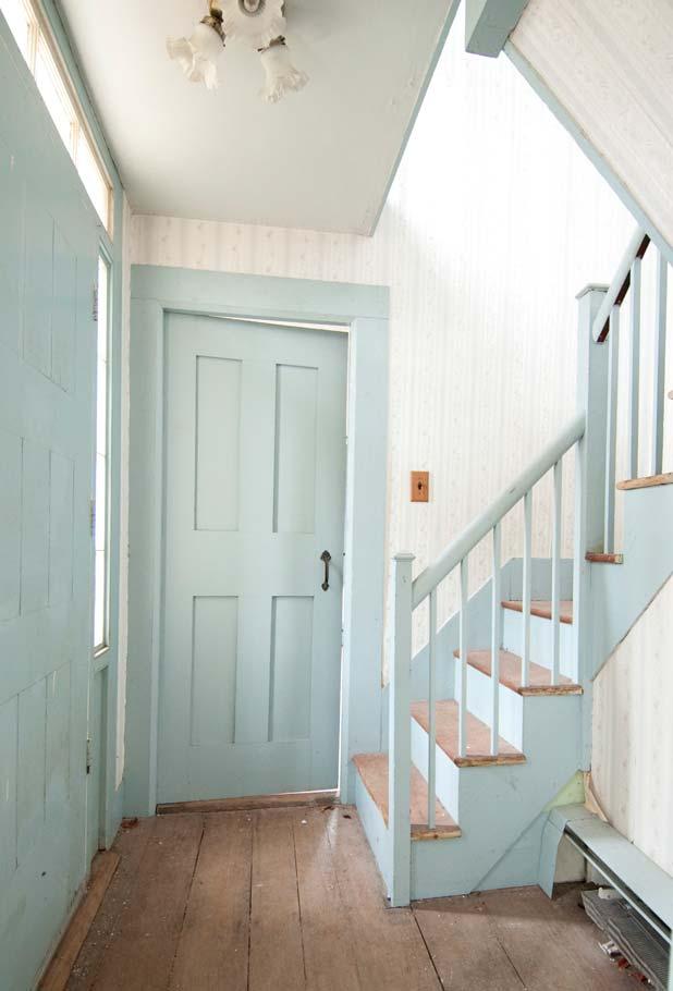 architectural fabric in the entryway is contemporary with the orginal construction and include: