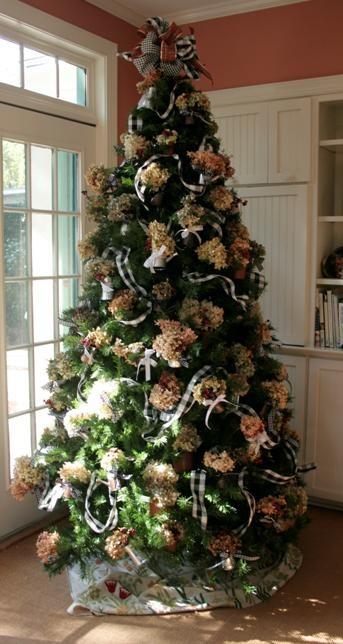 Cassina Newsletter / 2 January 2014 Sea Island - Holiday Traditions Dried Hydrangea Christmas Tree in 9th Street home.