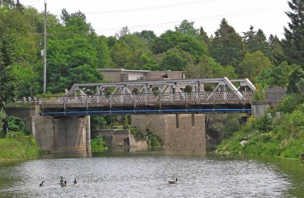 Salem Bridge, a Warren truss with verticals. Figure 13.