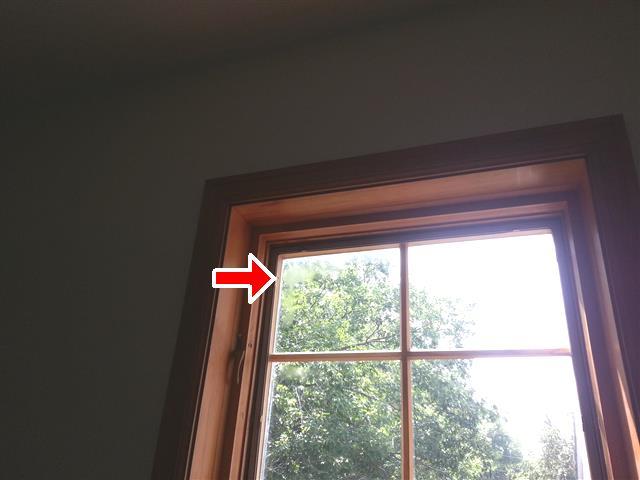 4.6 (1) The window shown in photos is/are cloudy/frosty (lost seal) at