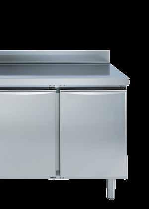 Quality and practicality. The Heavy Duty refrigerated tables are made entirely in AISI 304 stainless steel, with 50mm thick worktop to support the most frequent use.